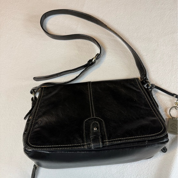 Giani Bernini Sleek Black Leather Shoulder / Crossbody Bag with Adjustable Strap - Picture 1 of 11